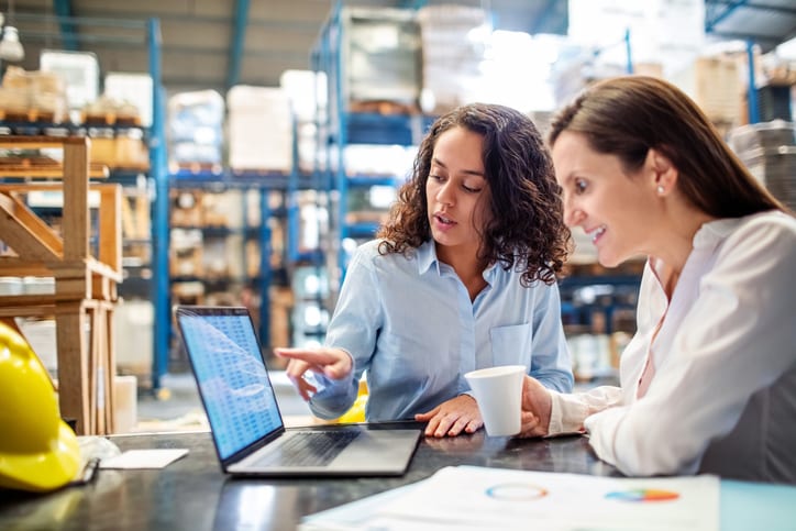 worker showing something to manager on laptop