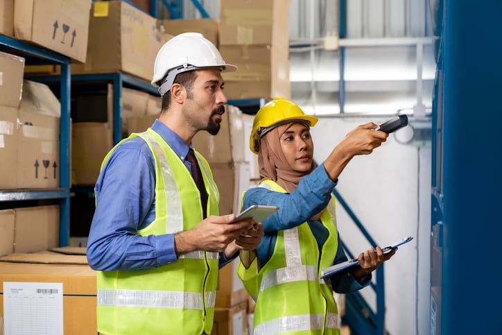 warehouse workers scanning boxes